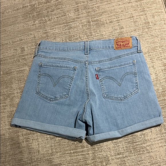 Women's Levi Jean Shorts - Picture 2 of 3